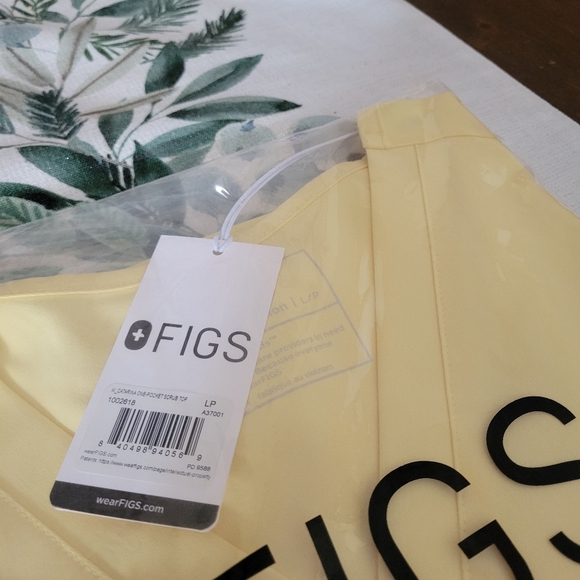 FIGS BUTTER YELLOW Catarina Scrub Top - Size LARGE Petite - NWT - Picture 6 of 7